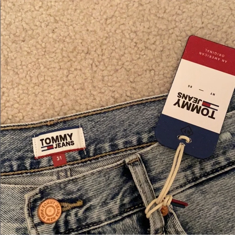 NWT—-Tommy Hilfiger Light Blue Jean Shorts - Picture 7 of 7